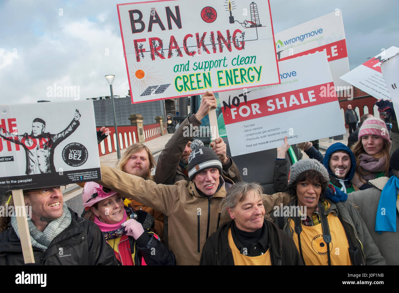 Campagne anti-manifestants de fracturation en dehors de Lancashire County Council a réussi à persuader le conseil de refuser la permission de fracturation Cuadrilla Banque D'Images