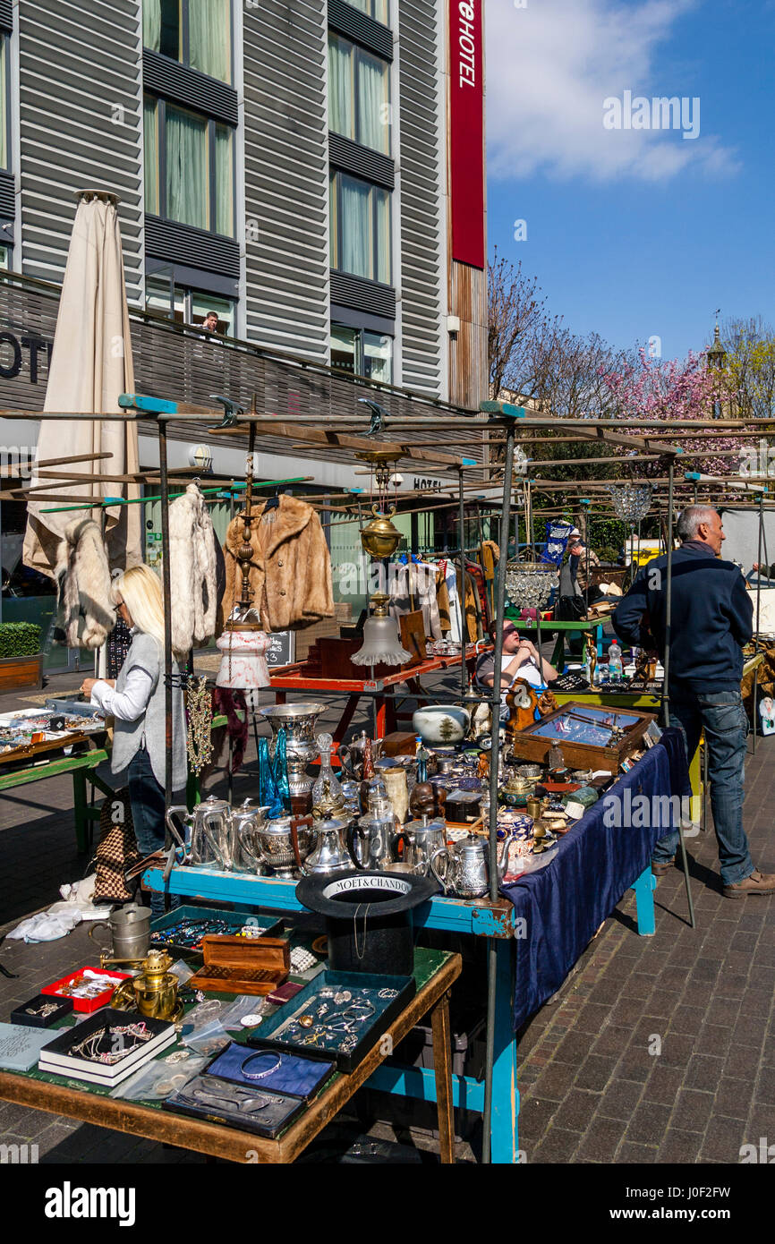 Bermondsey Square Antiques Market, Londres, Angleterre Banque D'Images