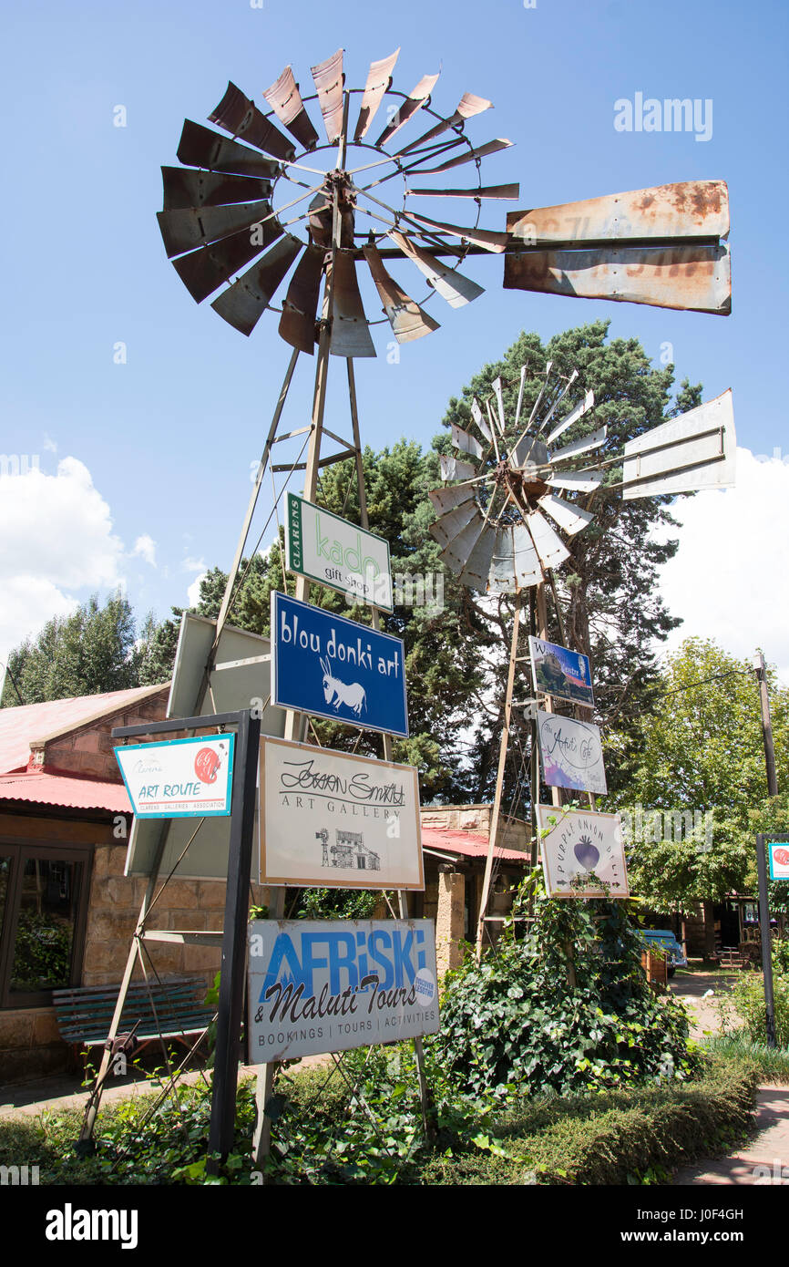 Le moulin à vent des signes, Centre, rue Main, Clarens, la Province de l'État libre, Afrique du Sud Banque D'Images