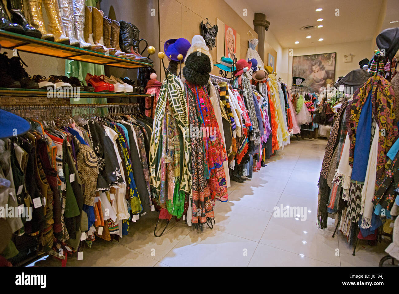 Réminiscence vêtements vintage et knickknack store sur la Cinquième Avenue à Greenwich Village, New York City Banque D'Images