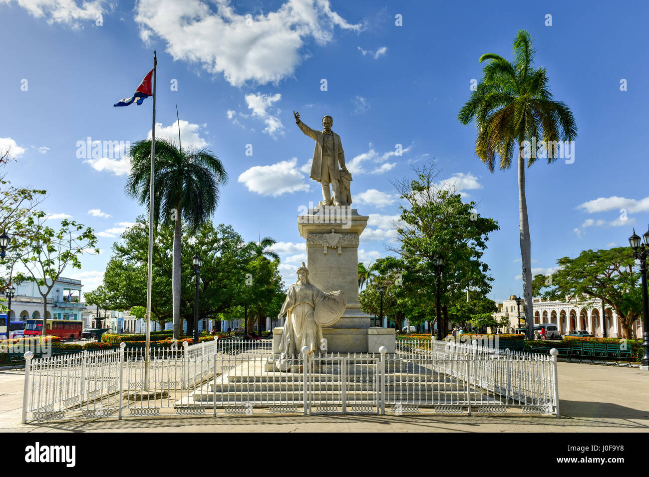 Statue de Jose Marti dans le parc Jose Marti, la place principale de Cienfuegos (UNESCO World Heritage), Cuba. Banque D'Images