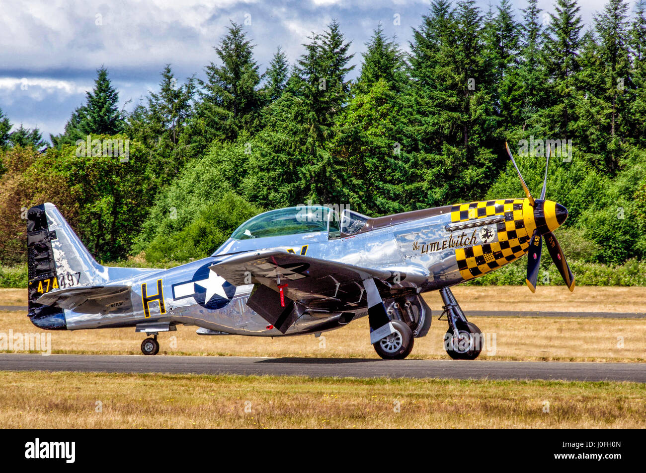 P-51 Mustang fighter restauré à partir de la Seconde Guerre mondiale, dans le cadre d'un salon, juillet 2011. Gig Harbor, Washington. Banque D'Images