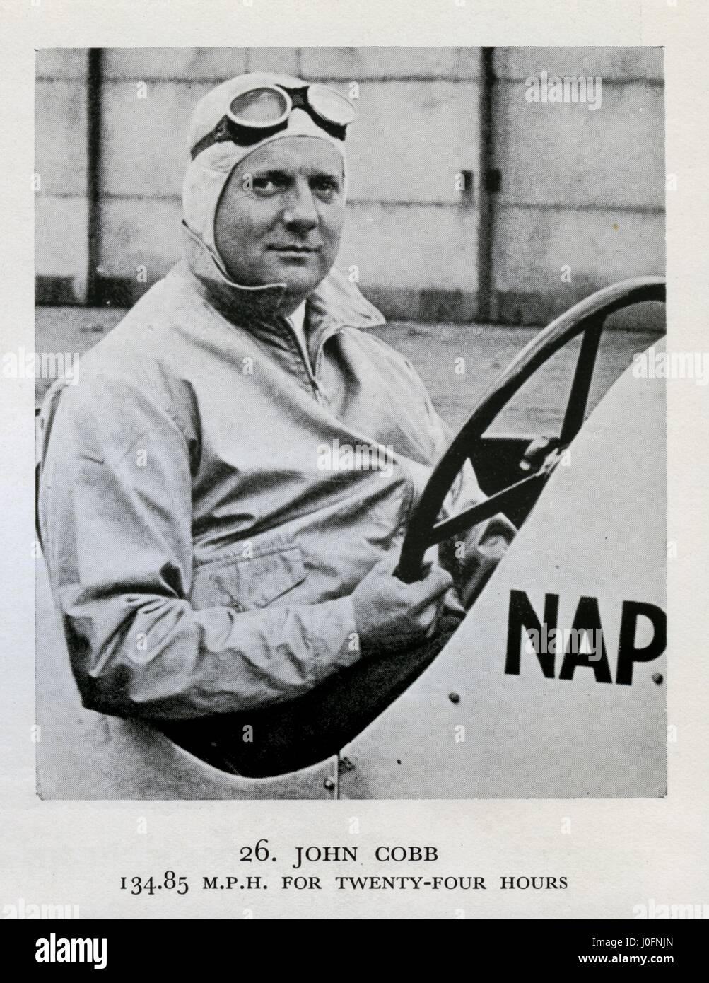 Portrait de John Cobb : maintenant le record de 134,85 km/h pour 24 heures, la vitesse moyenne des terres obtenues en 1935 Banque D'Images