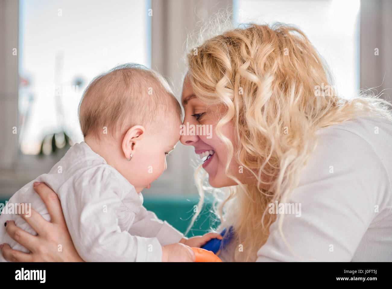 La mère et son bébé tête à tête de Banque D'Images