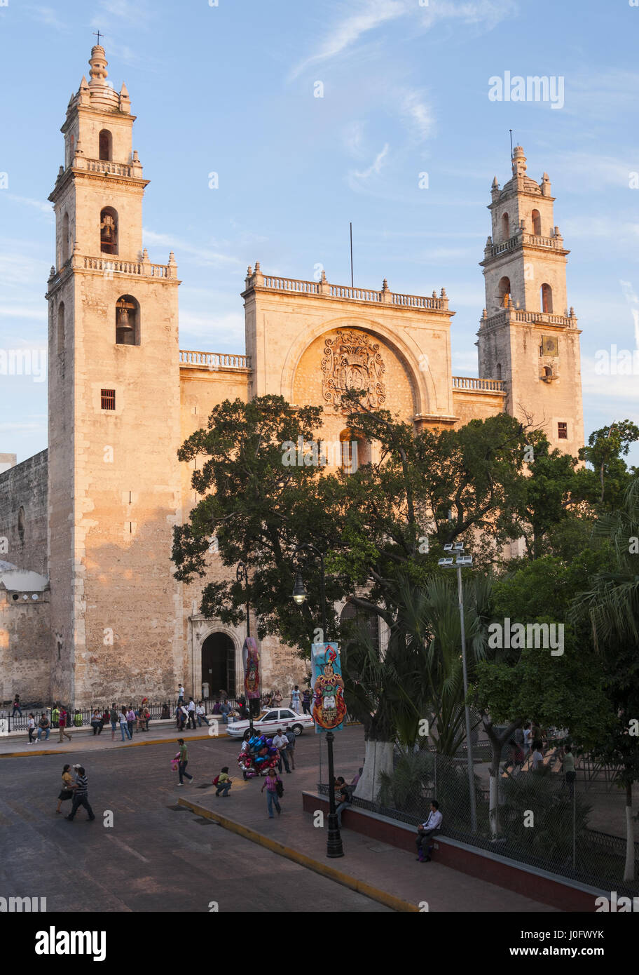 Le Mexique, Yucatan, Merida, Plaza de la Independencia, Cathédrale San Ildefonso Banque D'Images