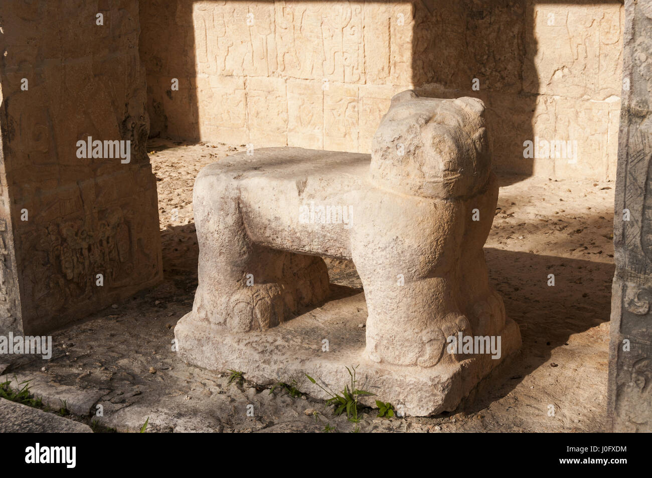 Le Mexique, du Yucatan, Chichen Itza, site maya Gran Juego de Pelota, grande cour de jeu, la figure sculptée Banque D'Images