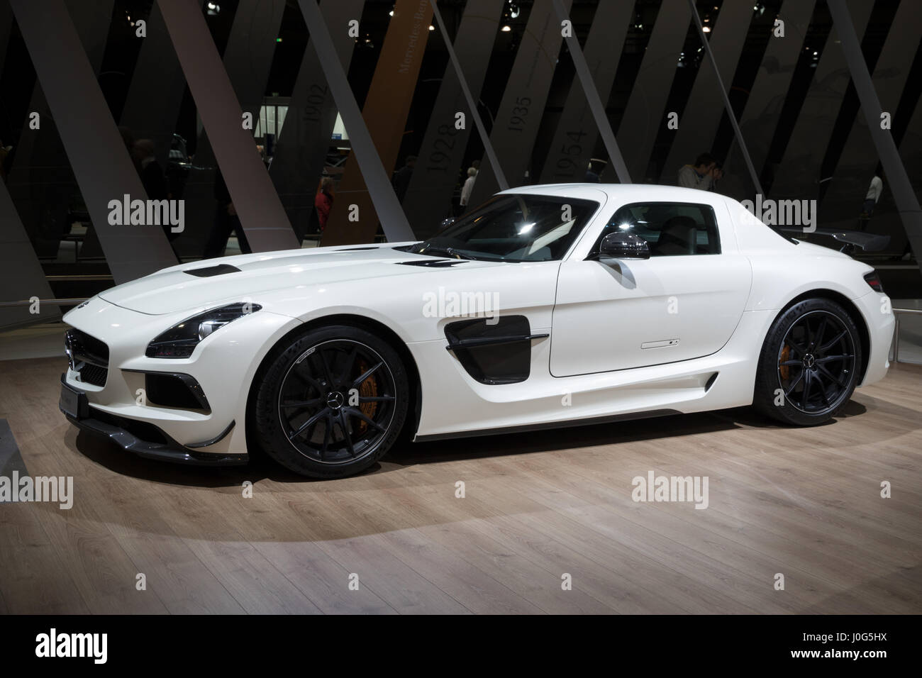 ESSEN, ALLEMAGNE - Apr 6, 2017 : 2013 Mercedes Benz SLS AMG Black Series coupé (C197) Voiture de sport sur l'affichage à la Techno Classica Essen Car Show. Banque D'Images