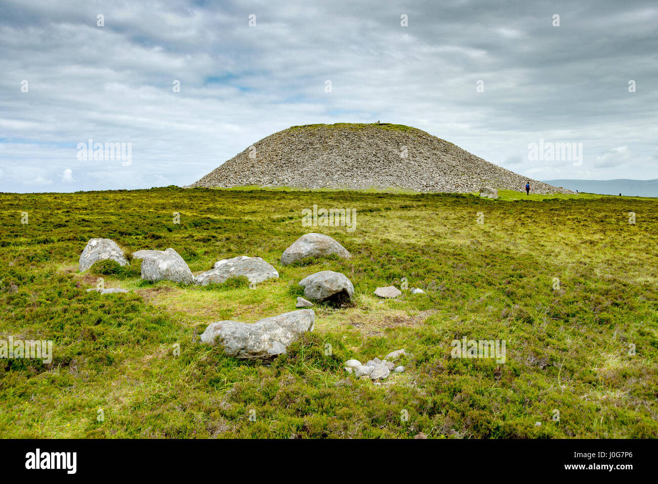 Cairn de Medb, sur le sommet du Knocknarea, Comté de Sligo, Irlande Banque D'Images