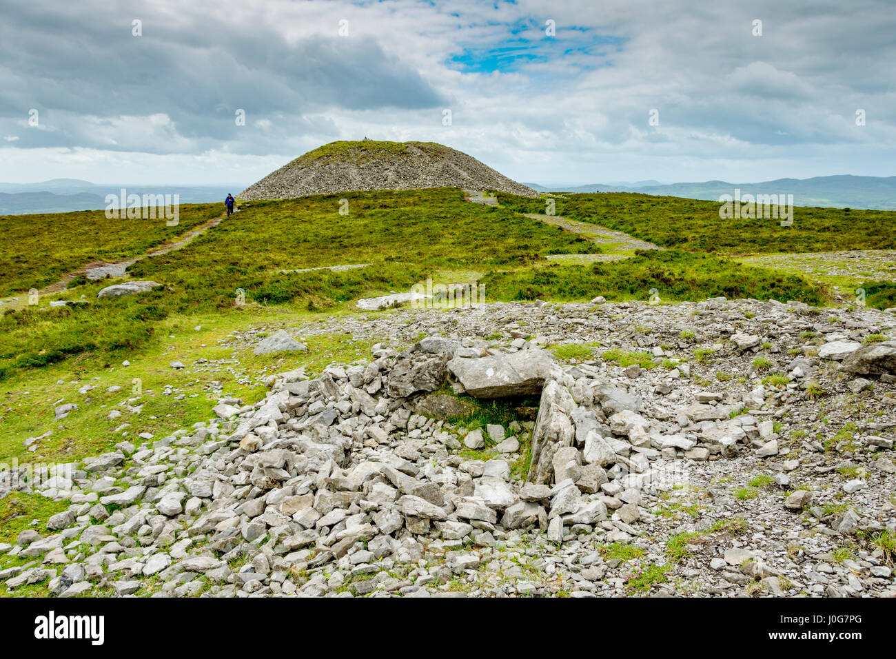 Cairn de Medb, sur le sommet du Knocknarea, Comté de Sligo, Irlande Banque D'Images