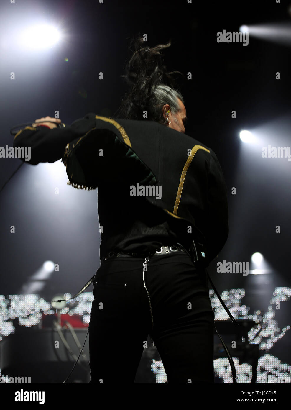 Padoue Padoue, PD, Italie - 29 mars 2017 : Piero Pelu le chanteur de Litfiba un groupe de rock italien sur la scène pendant le concert live à Padoue en Ita Banque D'Images