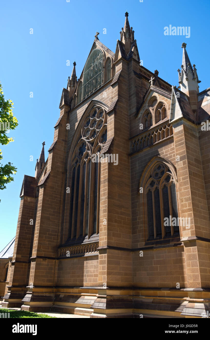 Vue extérieure de la cathédrale de style architectural gothique victorien de Sydney en Nouvelle Galles du Sud en Australie Banque D'Images