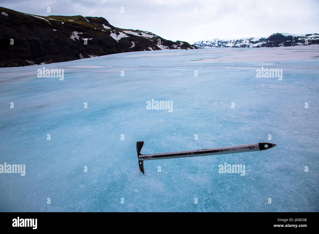 Pic à glace en haut d'un Glacier en Islande Banque D'Images