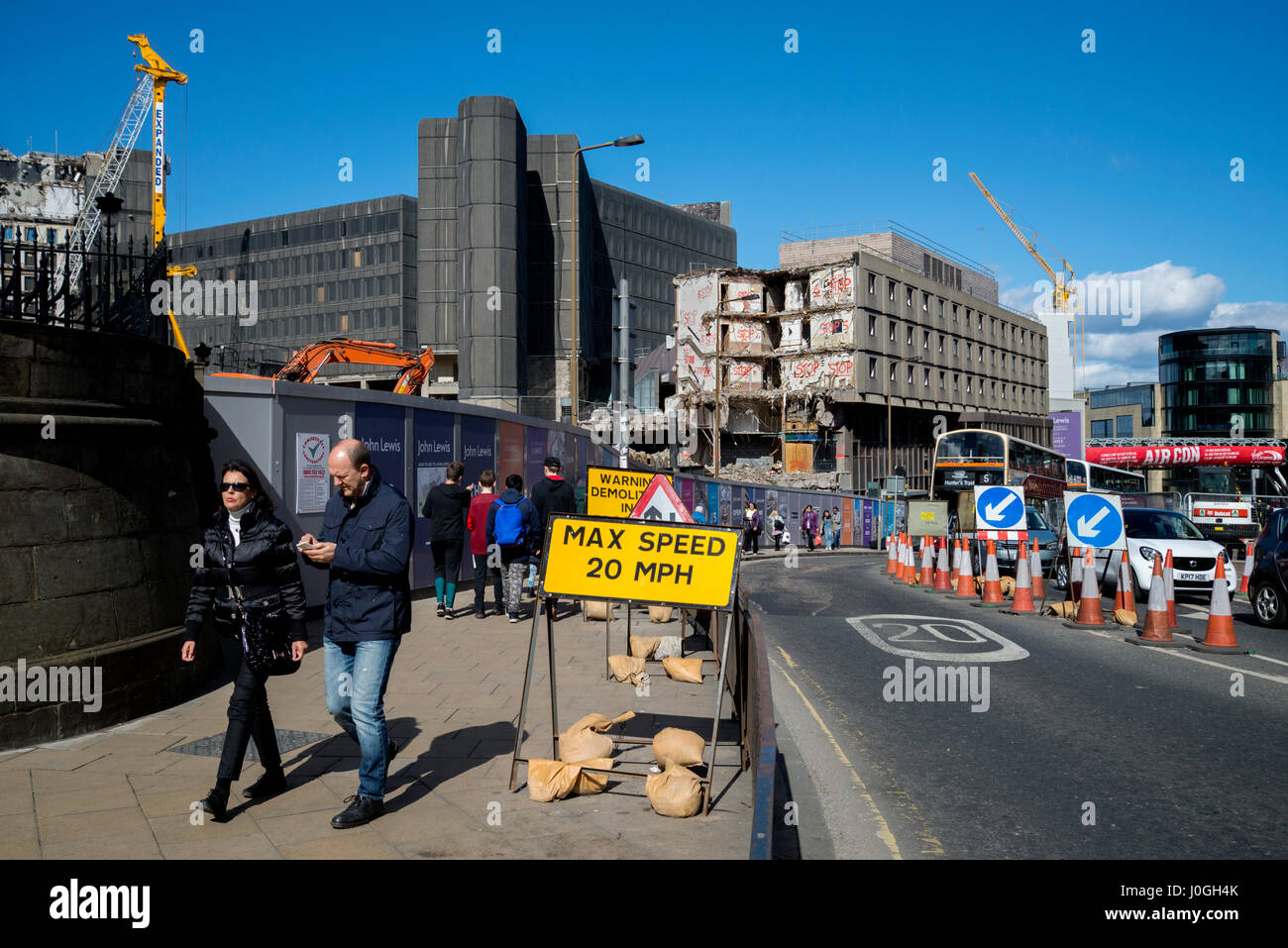 Démolition de la St James Centre d'Édimbourg, construit dans les années 1970, le site est effacé pour faire place à un nouvel hôtel, commerces et appartements. Banque D'Images