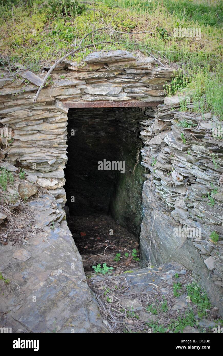 Cave sous une colline Banque D'Images