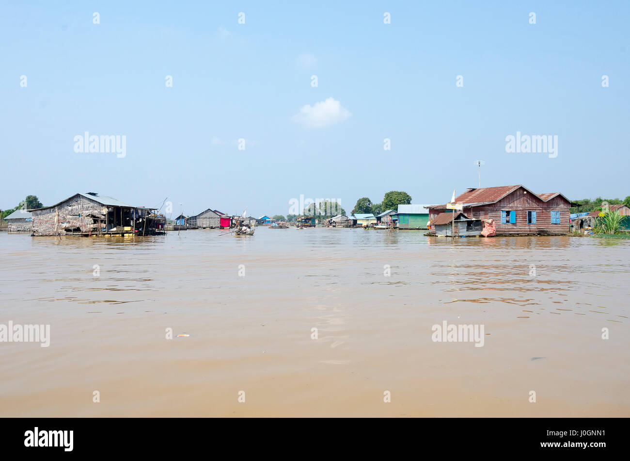 Kampong Phluk, village flottant sur le lac Tonlé Sap, Siem Reap, Cambodge Banque D'Images