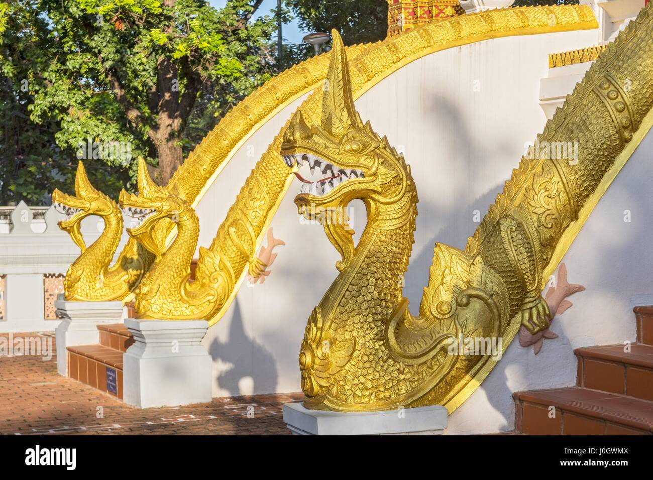 Statues de Dragons à Haw Phra Kaew, également écrit que Ho Prakeo, Hor Phra Keo, Vientiane, Laos Banque D'Images