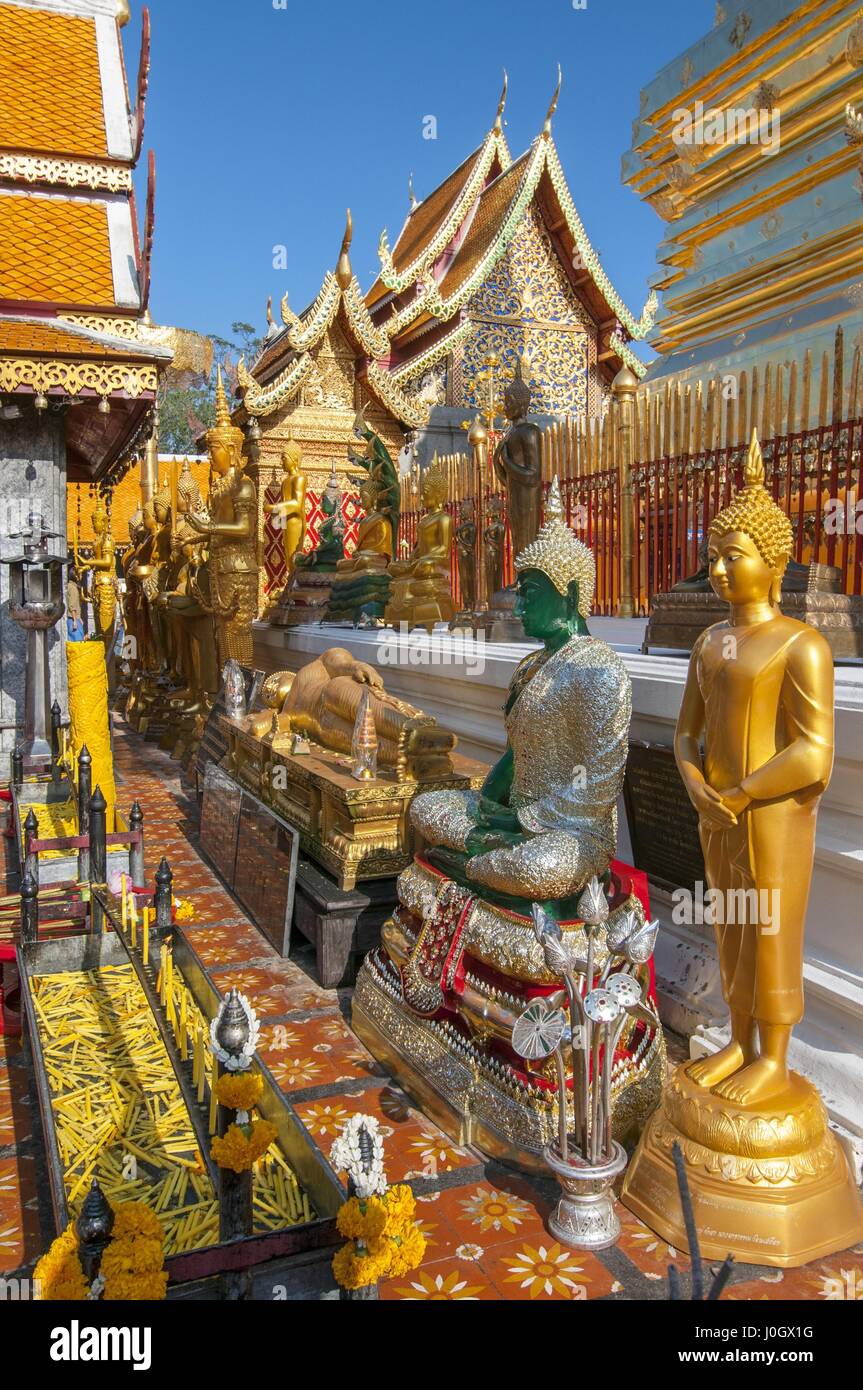 L'image du Bouddha d'Emeraude dans Wat Phrathat Doi Suthep, un temple bouddhiste très reconnu dans Chiang Mai, Thaïlande. Banque D'Images