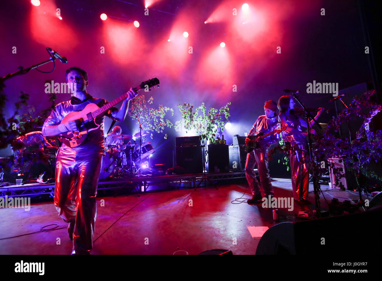 Londres, Royaume-Uni. 12 avr, 2017. British Sea Power en live sur la scène du O2 Shepherds Bush Empire à Londres. Date de la photo : le mercredi, 12 avril 2017. Credit : Roger Garfield/Alamy Live News Banque D'Images