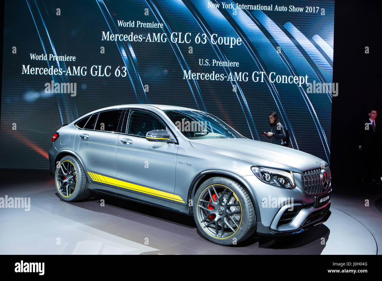 New York, NY - 12 avril 2017. Nouvelle Mercedes GLC 63S Coupé, avec un 3.98L, moteur V8, la prestation de 510hp dans un 9-Vitesse de transmission de sport, l'alimentation La voiture de 0 à 100km/h en 3.8Sec, avec une vitesse de 250km/h. Banque D'Images