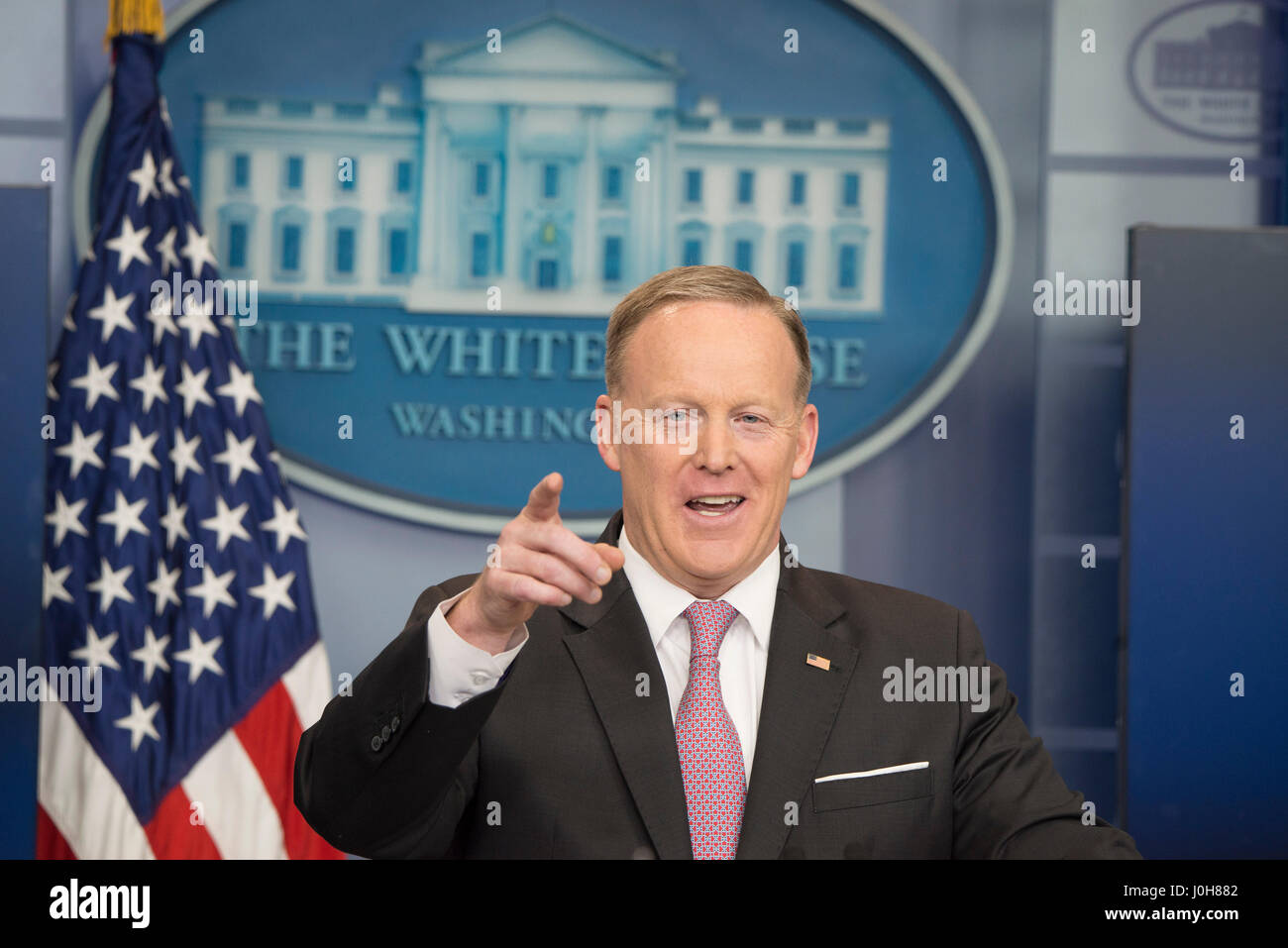 Washington DC, avril13, 2017, USA : Sean Spicer, le Secrétaire de presse de la Maison Blanche tient l'information quotidienne dans la salle de presse de la Maison Blanche à Washington DC. Patsy Lynch/MediaPunch Banque D'Images