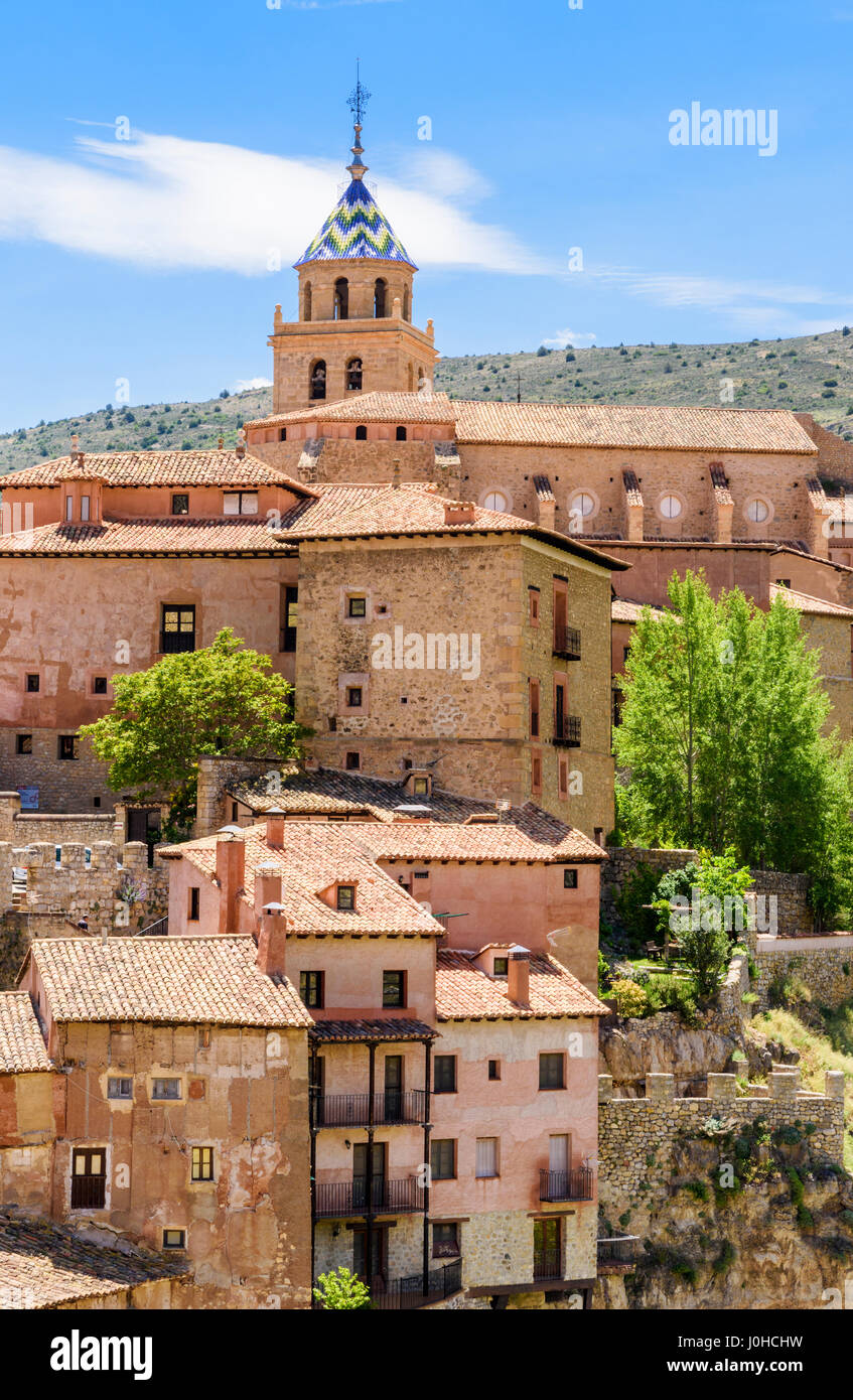 Albarracin Cathédrale clocher au-dessus de la vieille ville, Albarracin, Teruel, Aragon, Espagne Banque D'Images