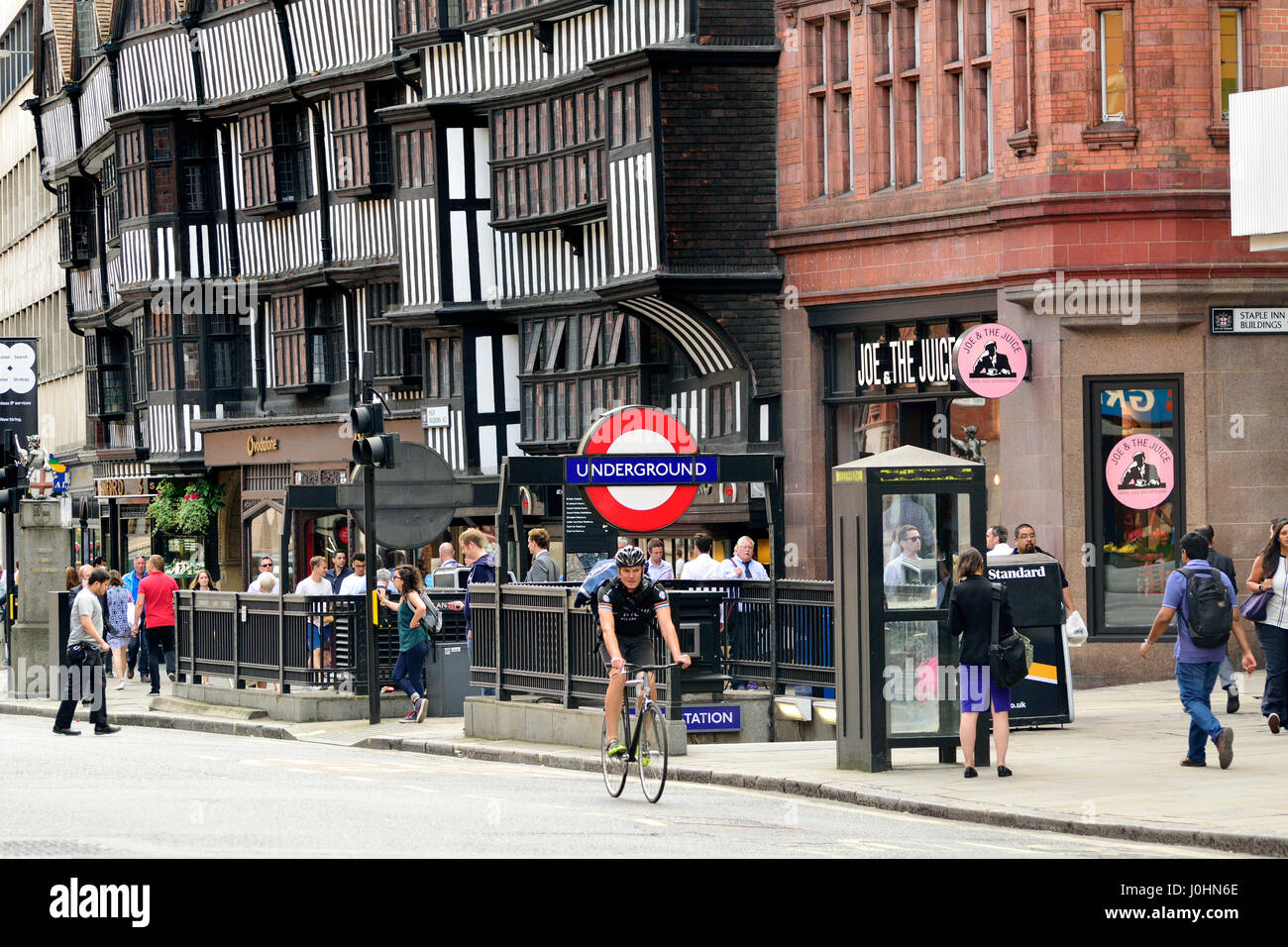 Londres, Angleterre, Royaume-Uni. La station de métro sur les terres de la chancellerie High Holborn Banque D'Images