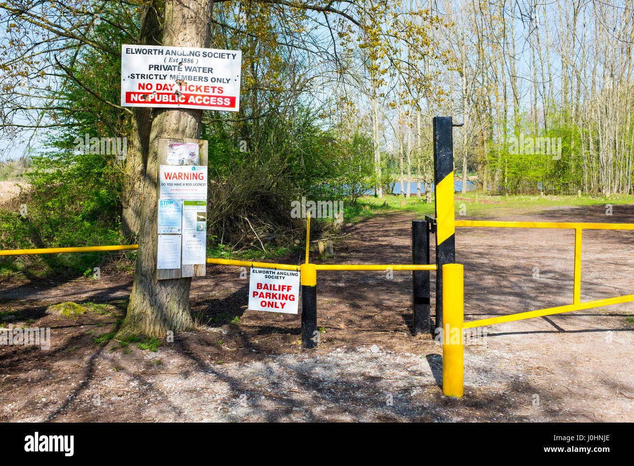 La société de pêche à la ligne Elworth informations avec parking privé huissier signer Cheshire UK Banque D'Images