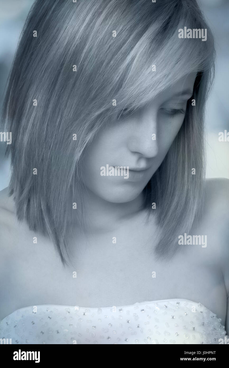 Belle jeune femme en mono à la bas Banque D'Images