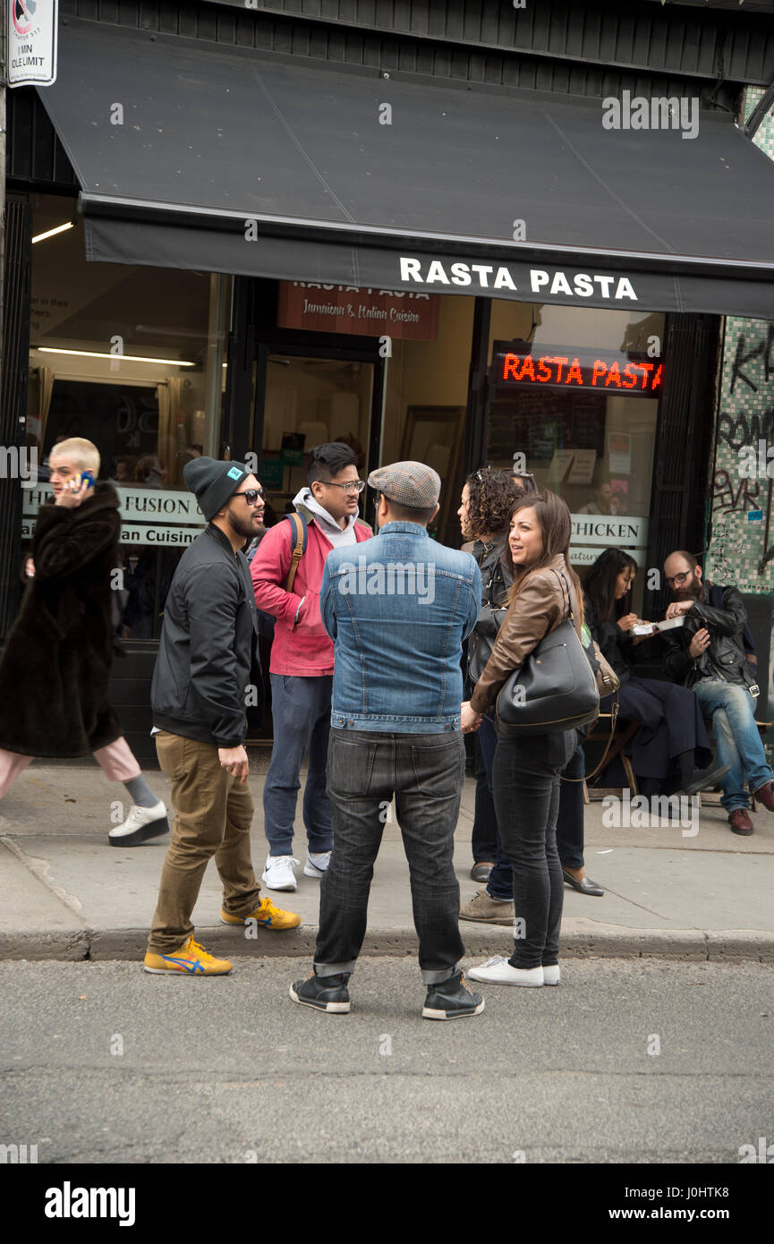 Canada, Toronto. Kensington Market, quartier multiculturel . Rasta pasta cafe. Banque D'Images