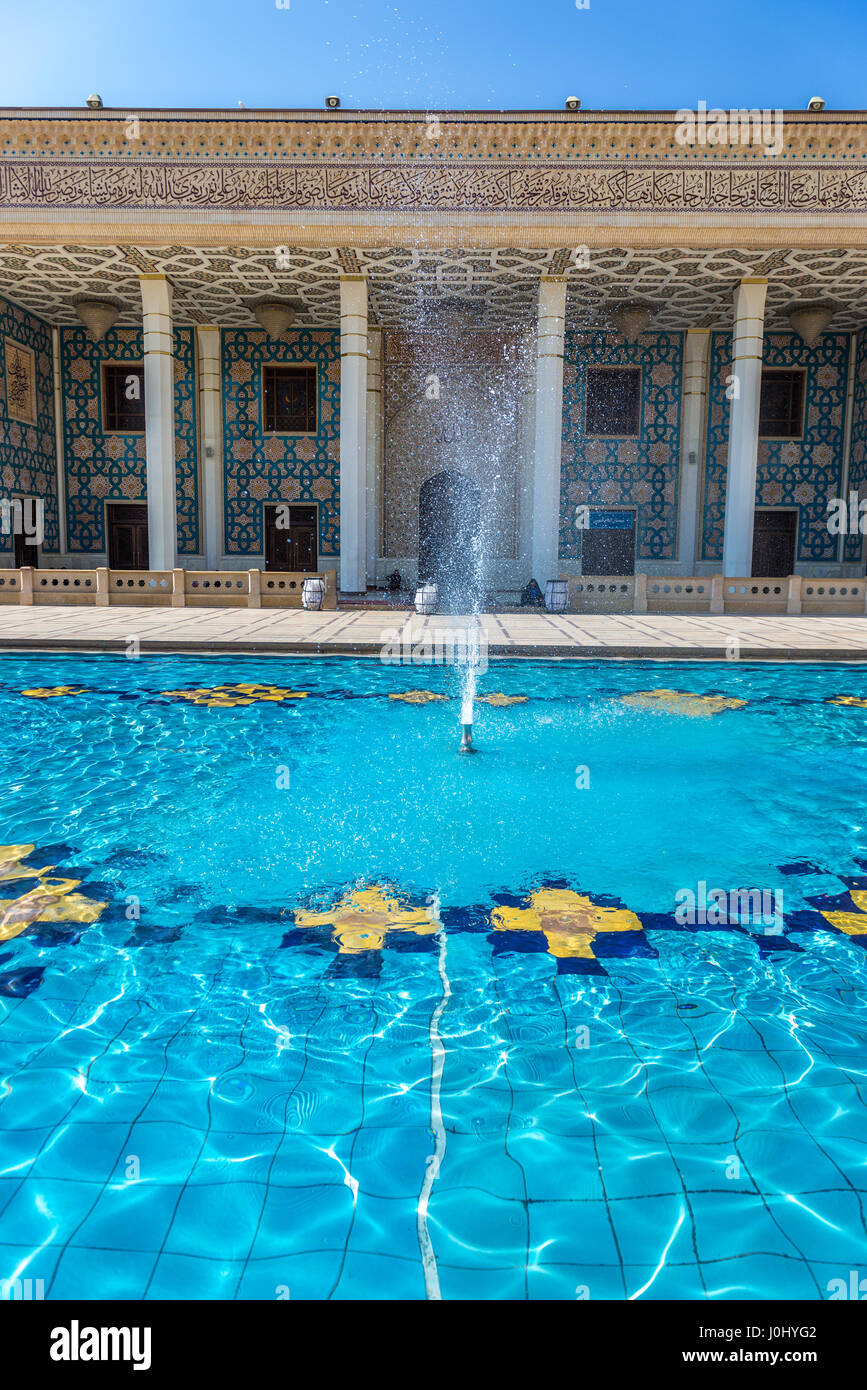 Partie du complexe de mosquée et Mausolée de Shah Cheragh à Shiraz, ville capitale de la province du Fars en Iran Banque D'Images
