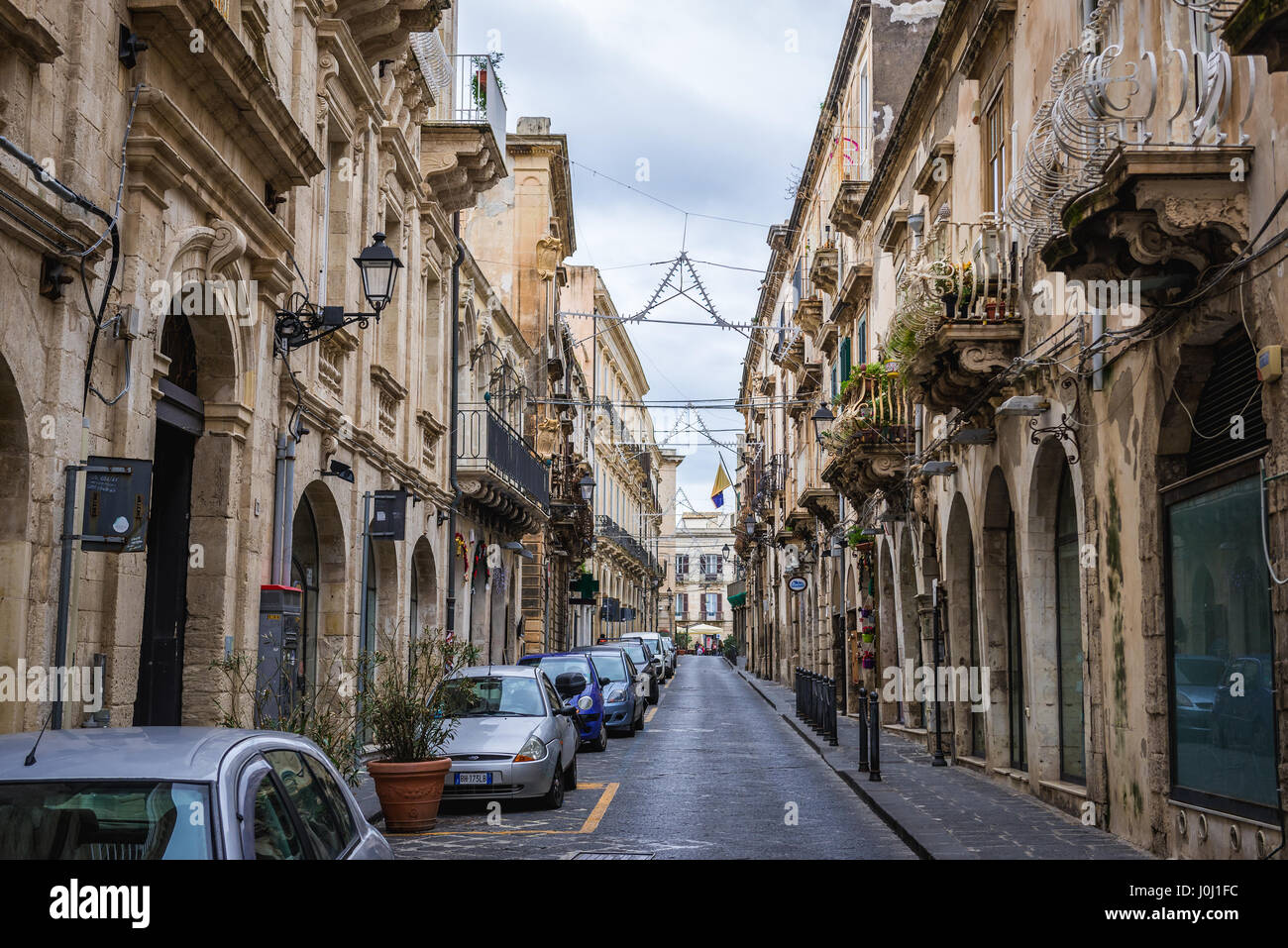 Rue sur l'île d'Ortygie, partie historique de la ville de Syracuse, l'angle sud-est de l'île de la Sicile, Italie Banque D'Images