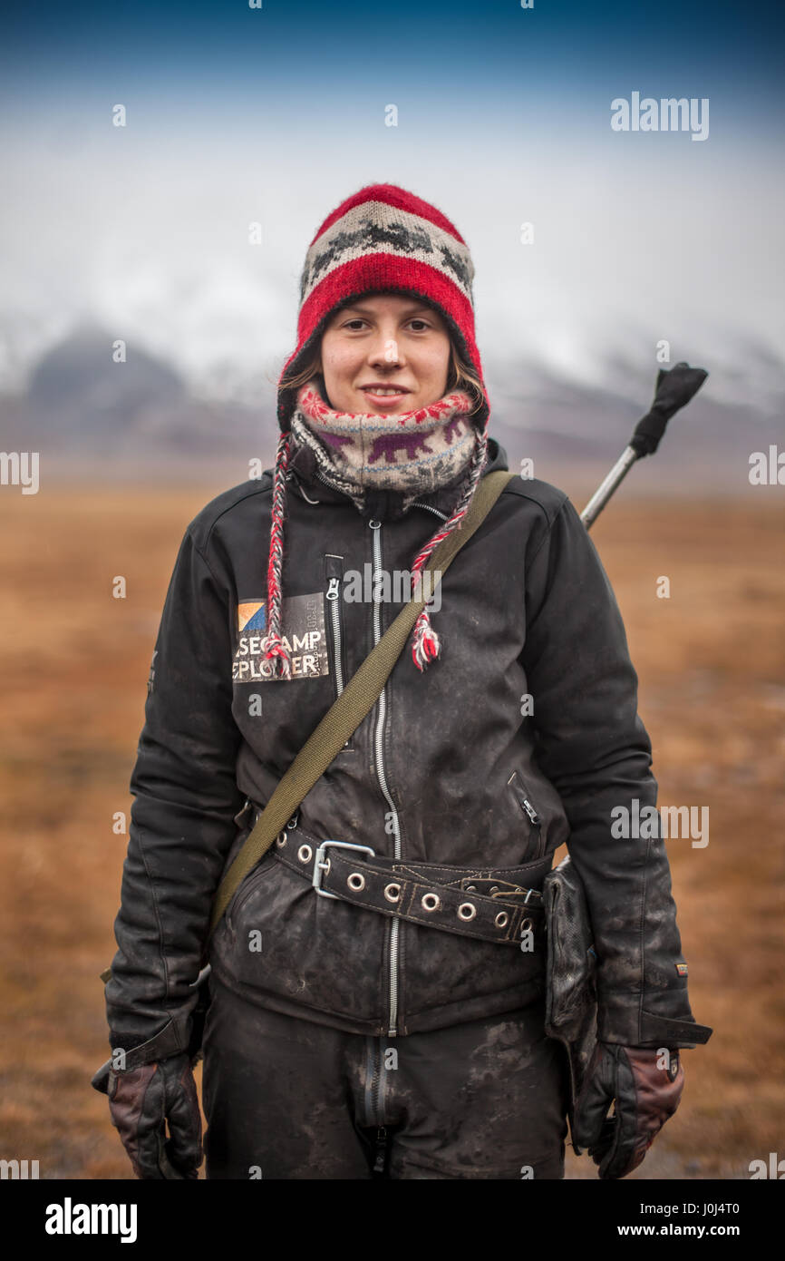 Garde côtière canadienne et à traîneaux instructeur à Basecamp Explorer à Longyearbyen Svalbard en Norvège Banque D'Images