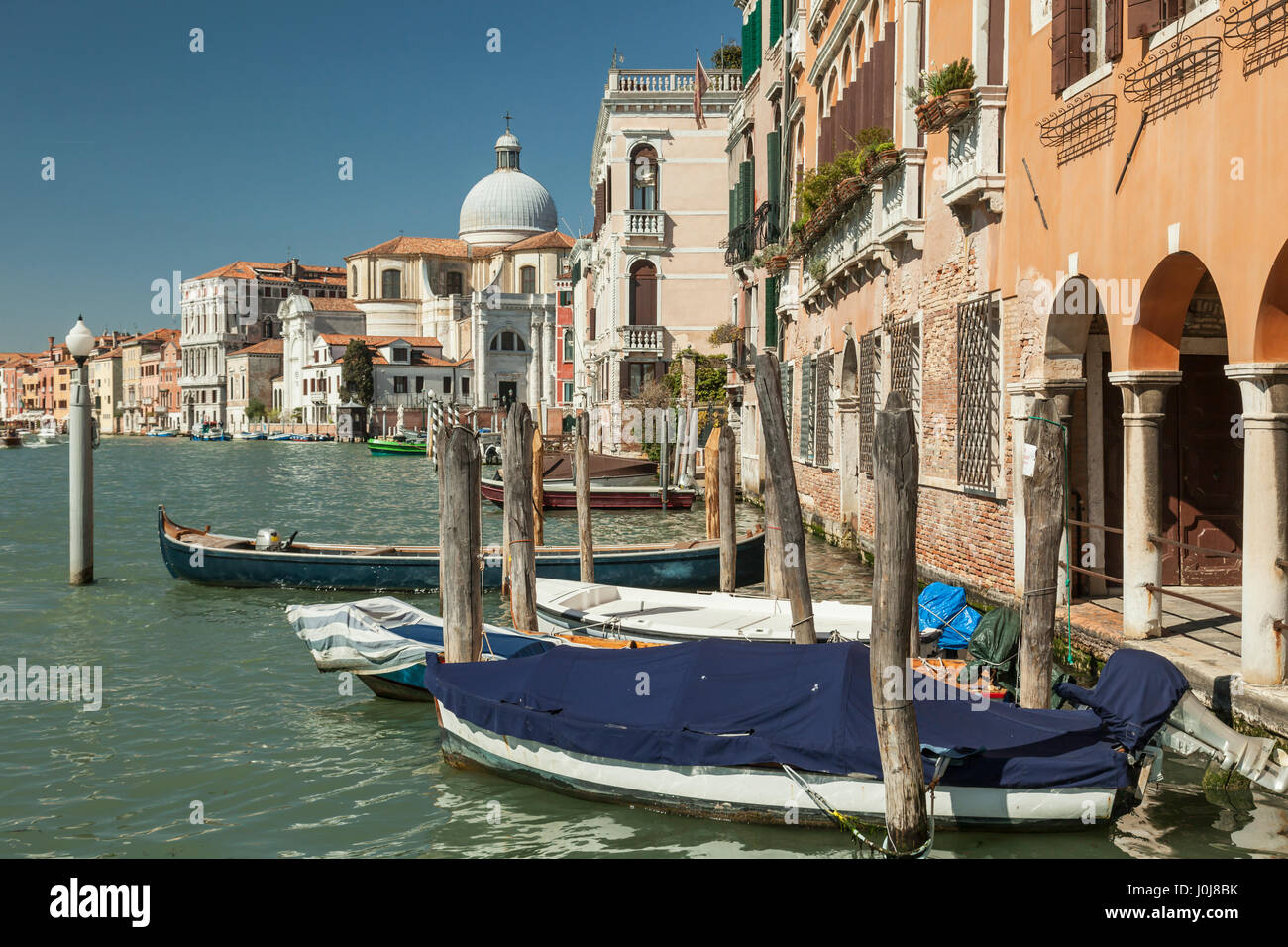 Printemps afternooon sur grand canal, le sestiere de Cannaregio, Venise, Italie. Banque D'Images
