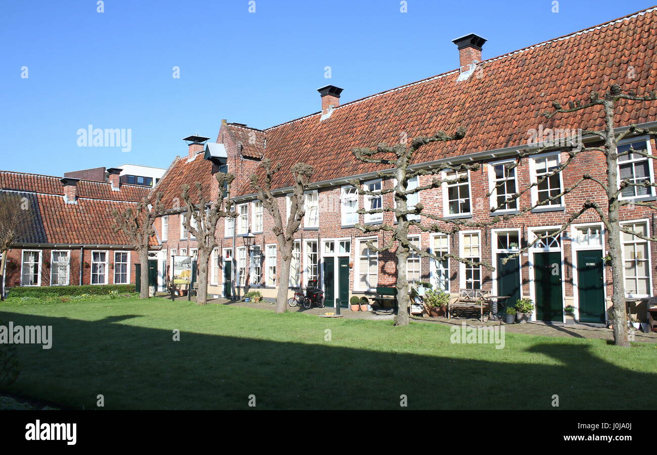 Sint Anthonygasthuis (Saint Antony's Hofje  = cour avec hospices), centre-ville de Groningen, Pays-Bas. Fondée en 1517. Banque D'Images