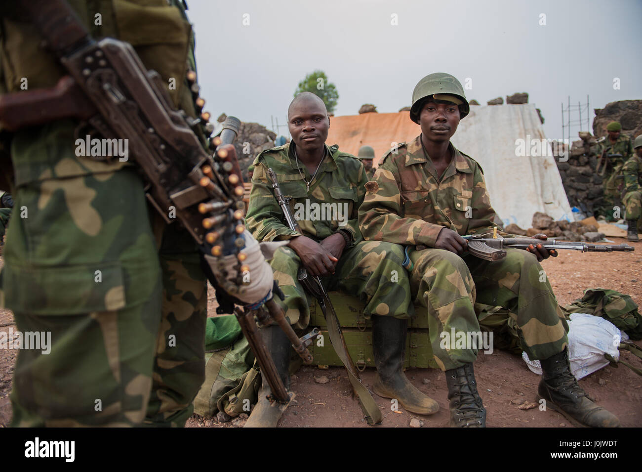 L'armée nationale de la RDC (FARDC) au cours des opérations militaires, soutenu par le Rwanda contre M23 groupe de rebelles près de la ville de Goma Banque D'Images