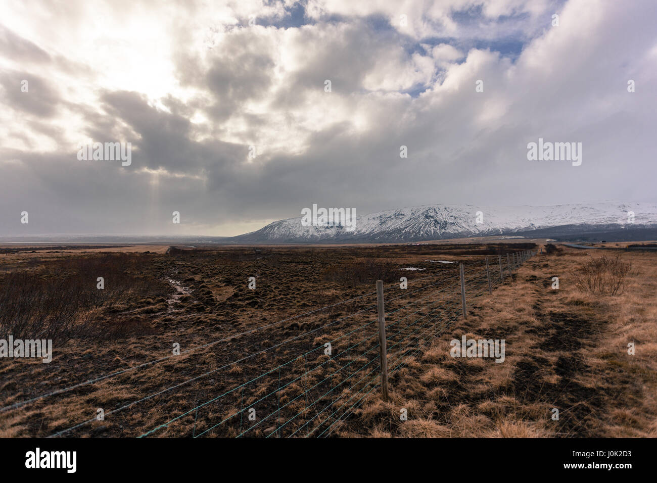 Coucher de soleil sur les montagnes et paysage désertique dans le cercle d'Or, dans l'ouest de l'Islande Banque D'Images