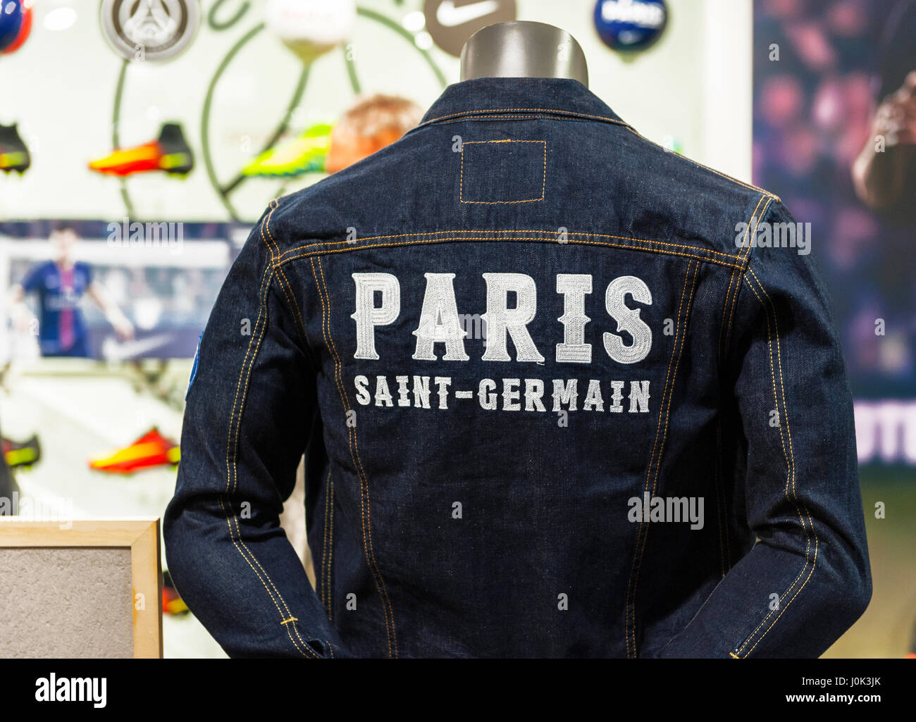Manteau en jeans boutique Paris Saint Germain Banque D'Images