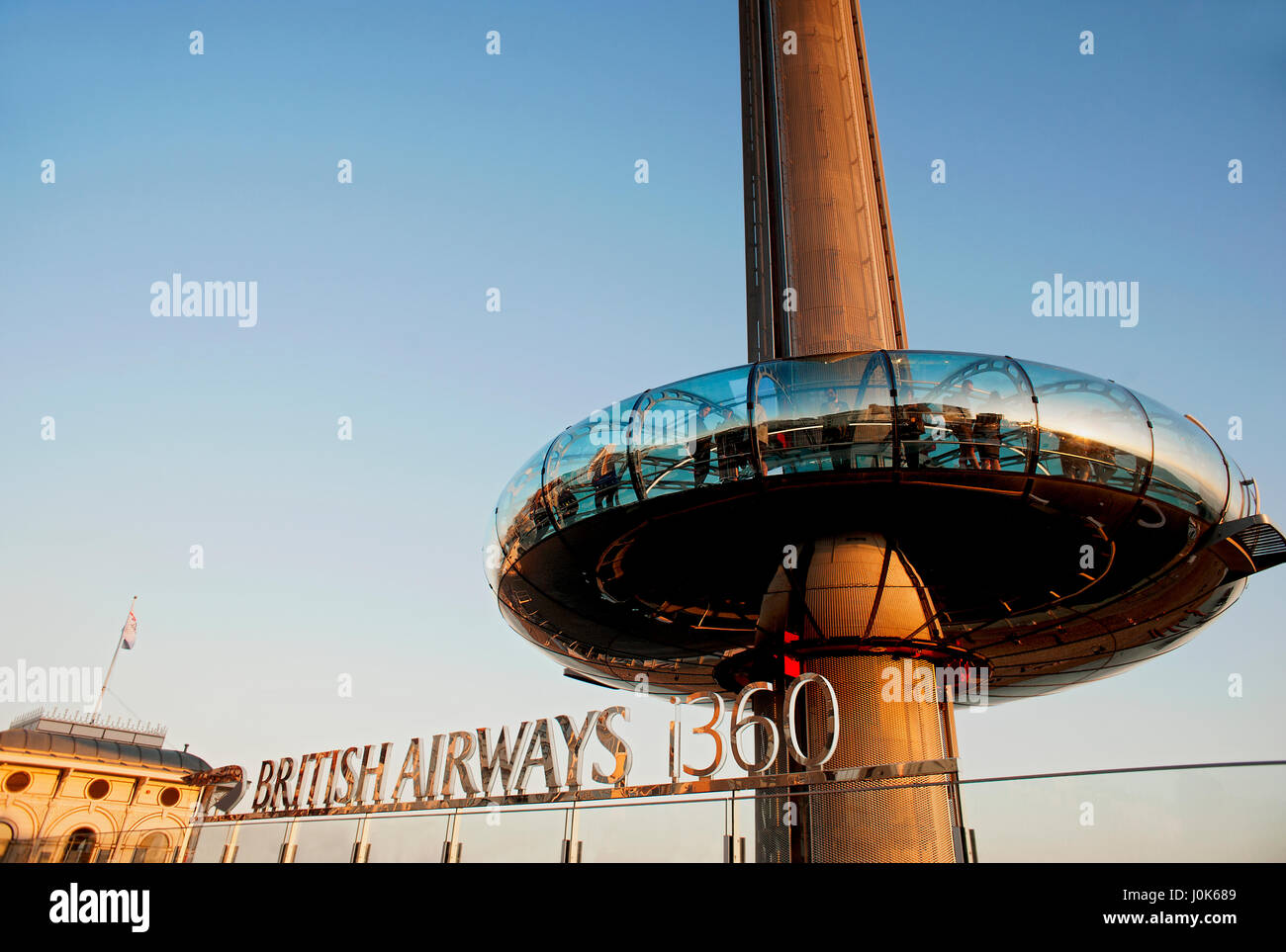 La British Airways j360, le plus haut du monde déménagement tour d'observation, ouvert à Brighton offre aux visiteurs une vue imprenable sur la côte anglaise. Banque D'Images