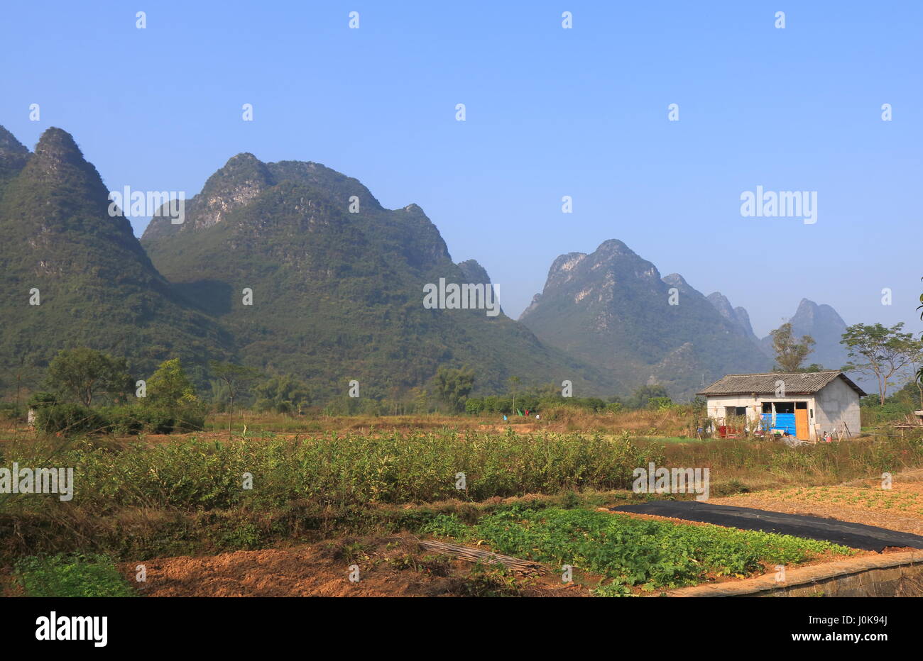 Paysage de montagnes karstiques en Chine Yangshou Banque D'Images