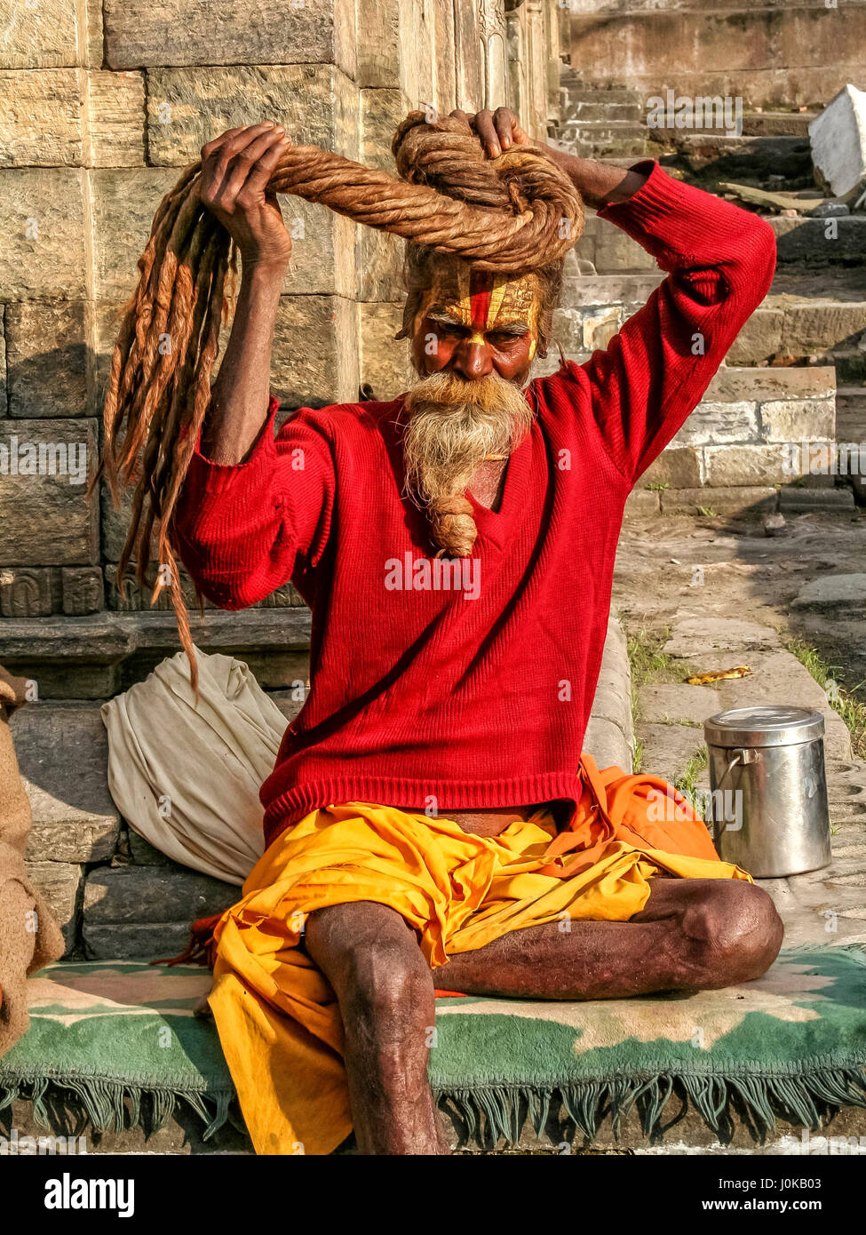 Sadhu hindou au temple de Pashupatinath à Katmandou, au Népal. Banque D'Images