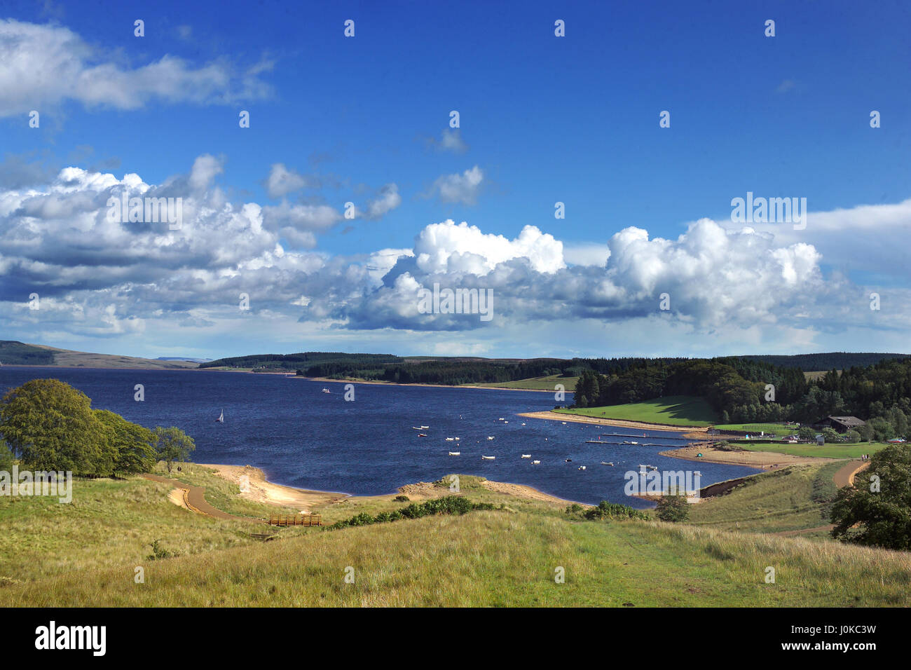 Réservoir de Kielder avec vue sur Leaplish Waterside Park, Northumberland Banque D'Images