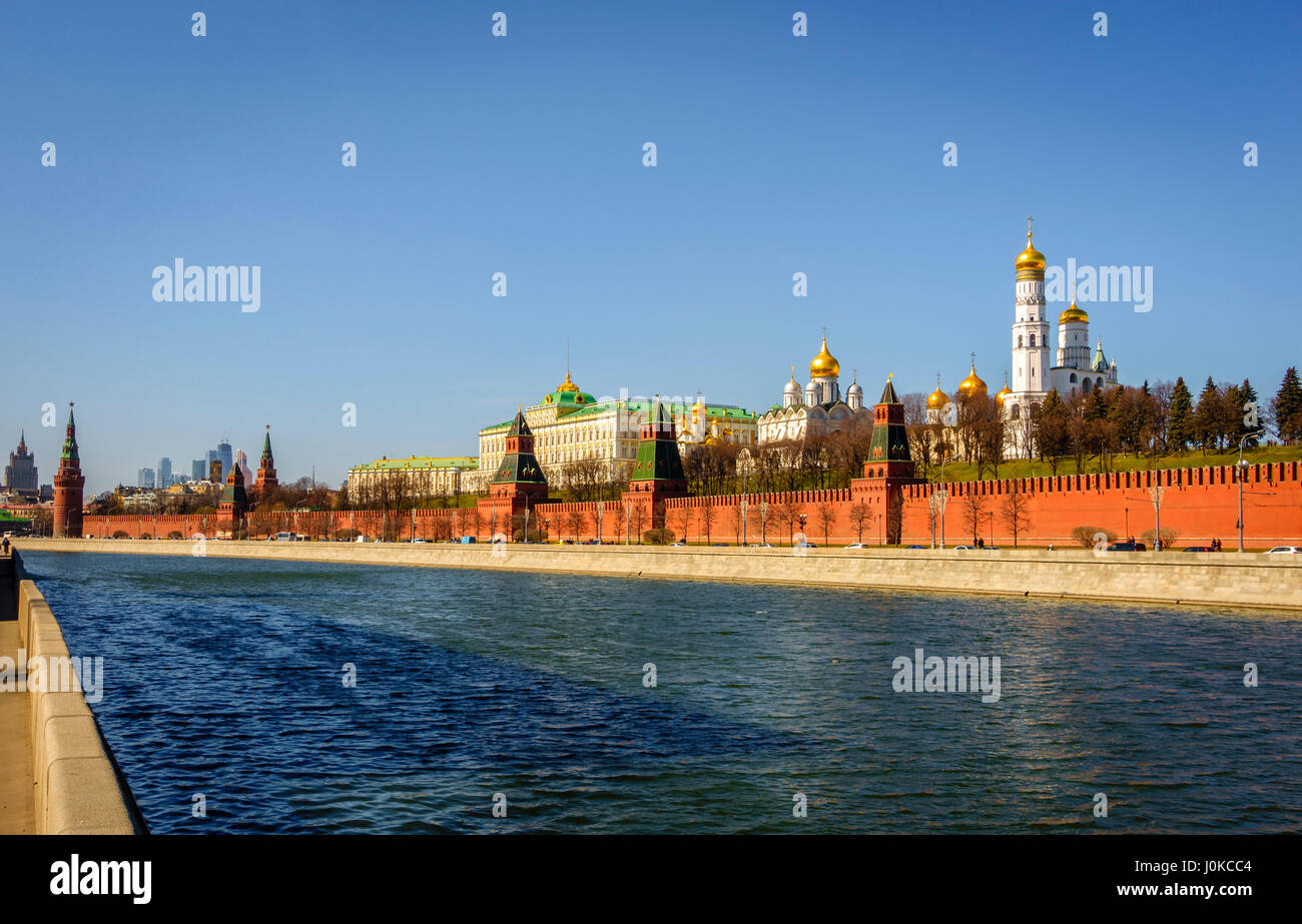 Vue sur le Kremlin de Moscou de remblai Sofiyskaya Banque D'Images