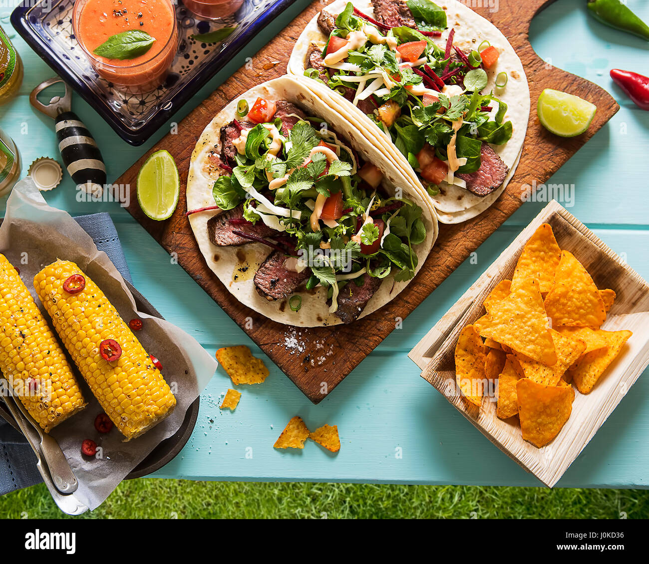 Pavé de boeuf mexicain tortillas au maïs, maïs gaspacho et Banque D'Images