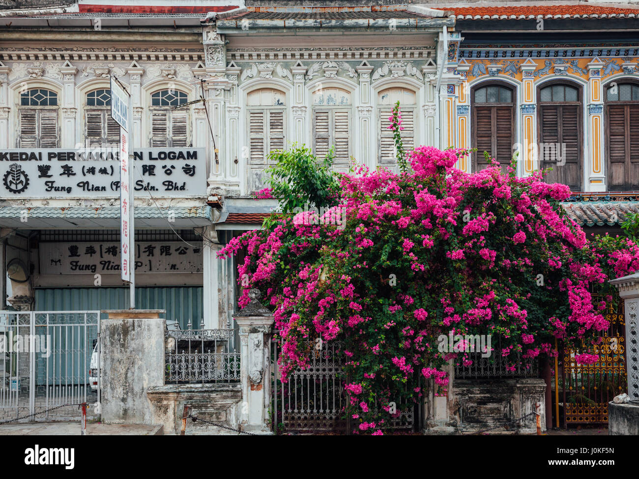 George Town, Malaisie - Mars 22, 2016 : Façade de l'ancien bâtiment du patrimoine de l'UNESCO shophouse zone tampon à George Town, Penang, Malaisie sur Mars Banque D'Images