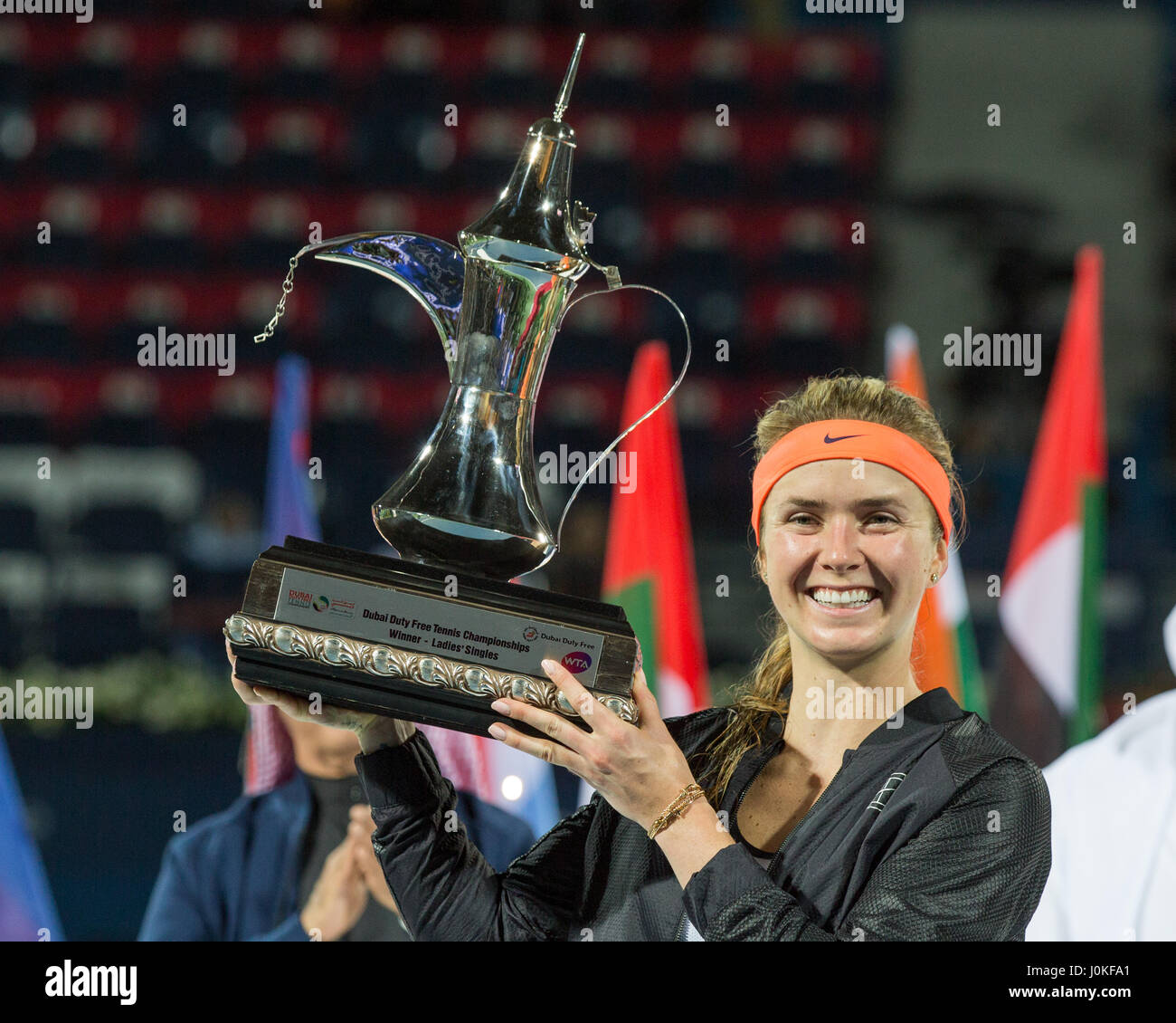 ELINA SVITOLINA (UKR) tenant un trophée de championnat Banque D'Images