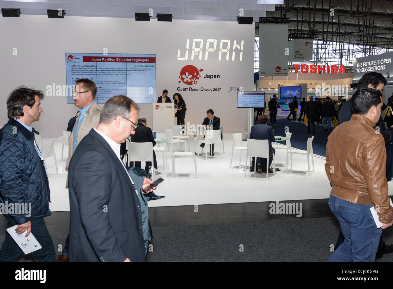 Hanovre, Allemagne - le 22 mars 2017 : vue sur une partie du pavillon du Japon à l'occasion du CeBIT 2017 - Le Japon est le pays partenaire en 2017. Banque D'Images