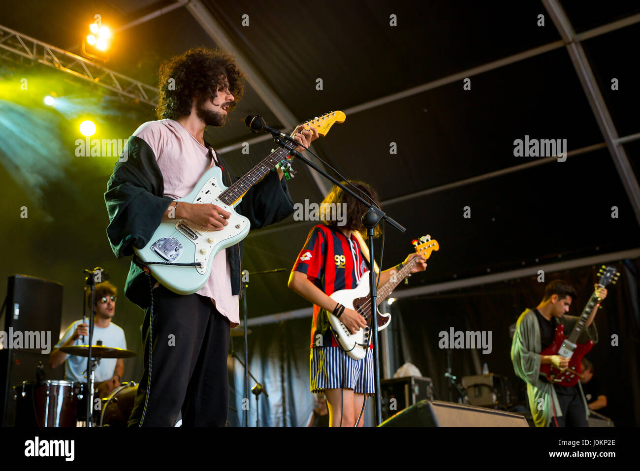 BENICASSIM, ESPAGNE - 16 juil : Baywaves (rock psychédélique) produisent en concert au Festival le 16 juillet 2016 à Benicassim, Espagne. Banque D'Images