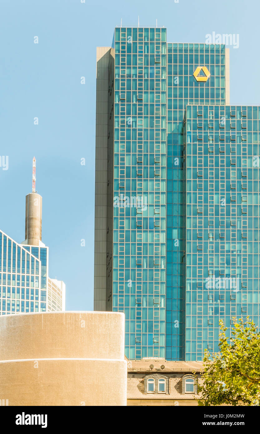 Tour de la Commerzbank et vue partielle de maintower et taunus Tower, du quartier financier, Banque D'Images