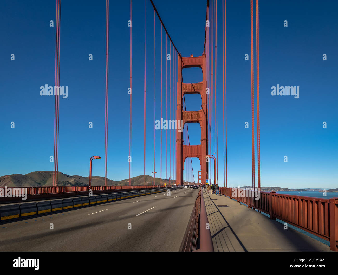 Le trafic au Golden Gate Bridge - San Francisco, California, USA Banque D'Images