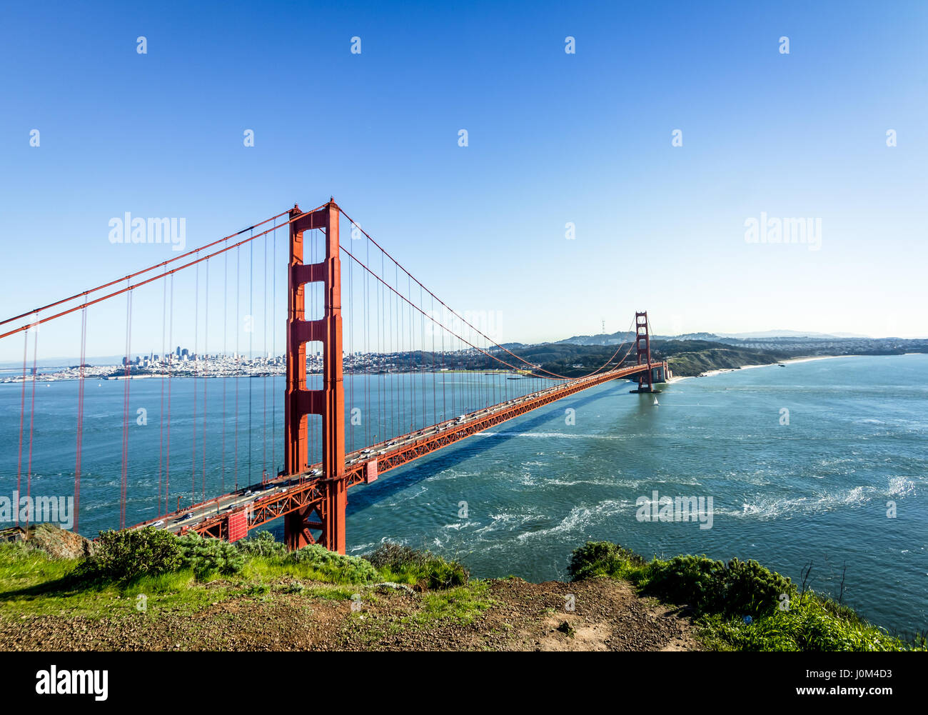 Golden Gate Bridge et sur les toits de la ville - San Francisco, California, USA Banque D'Images